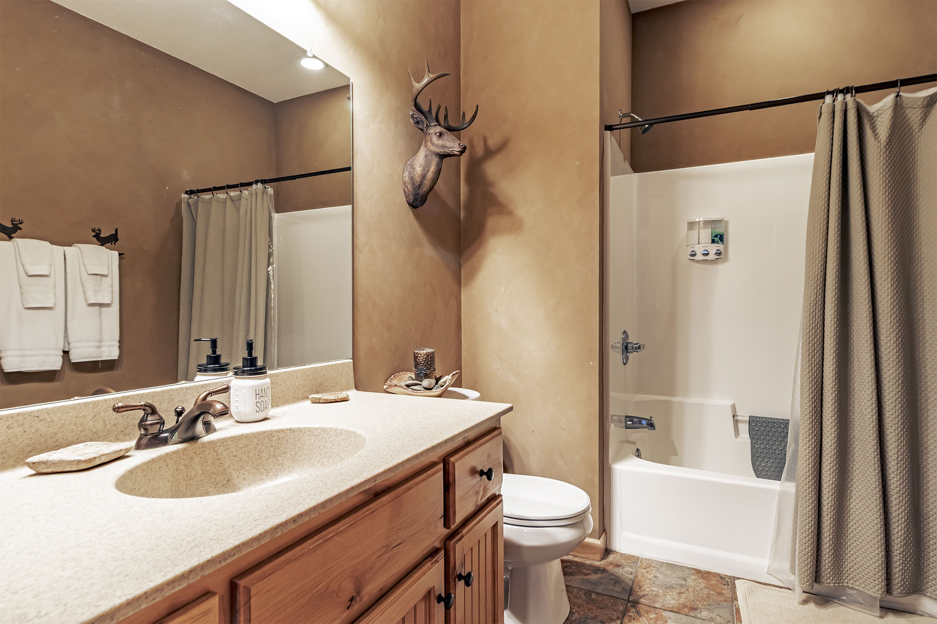 Northern Waters Lodge - Bathroom 1 - p01