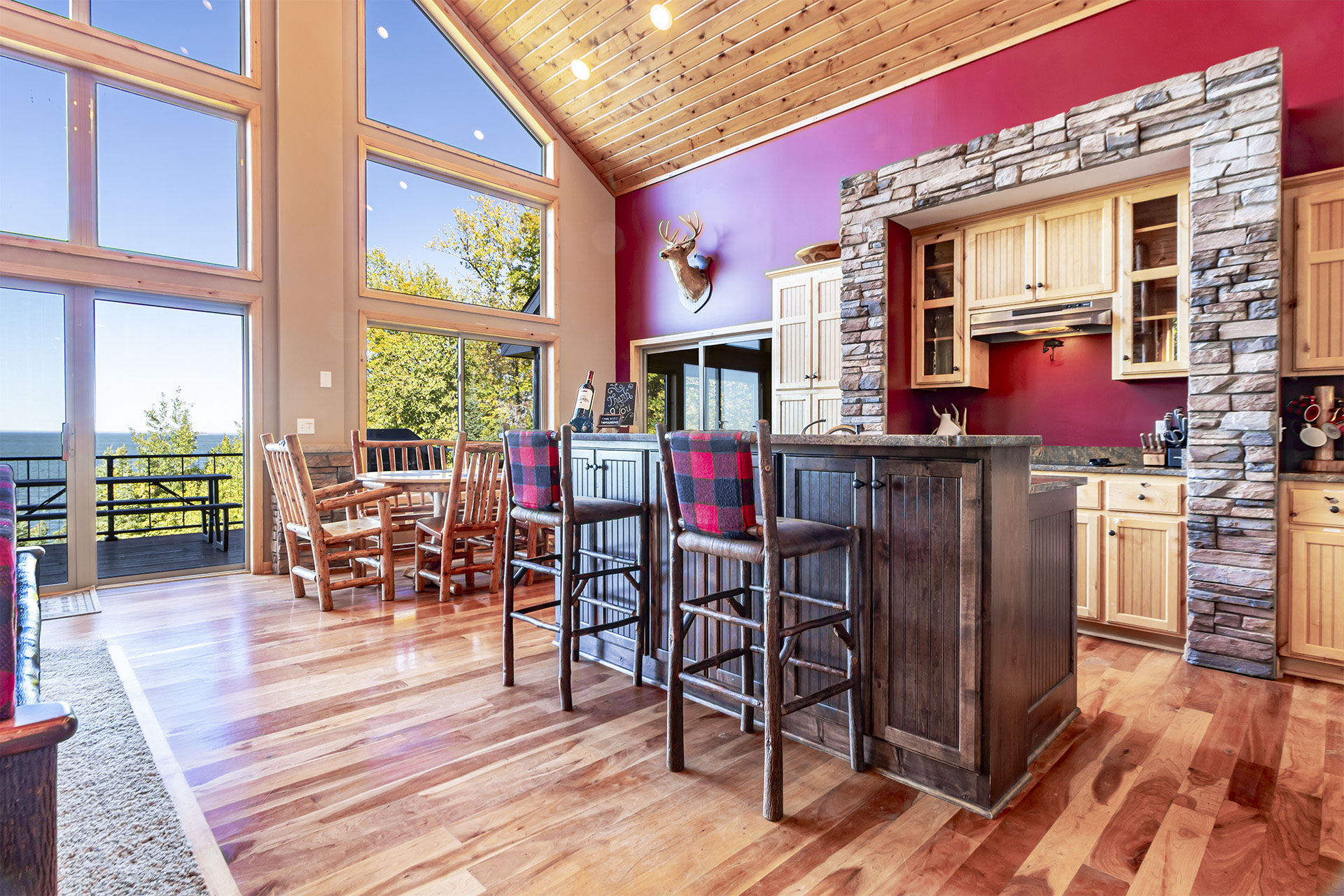 Northern Waters Lodge - Kitchen Dining Area - p02