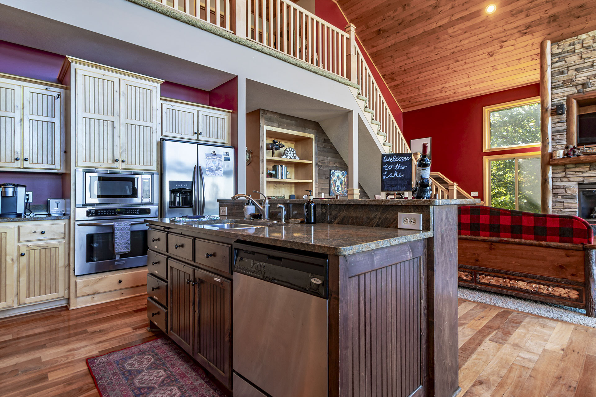 Northern Waters Lodge - Kitchen Dining Area - p05