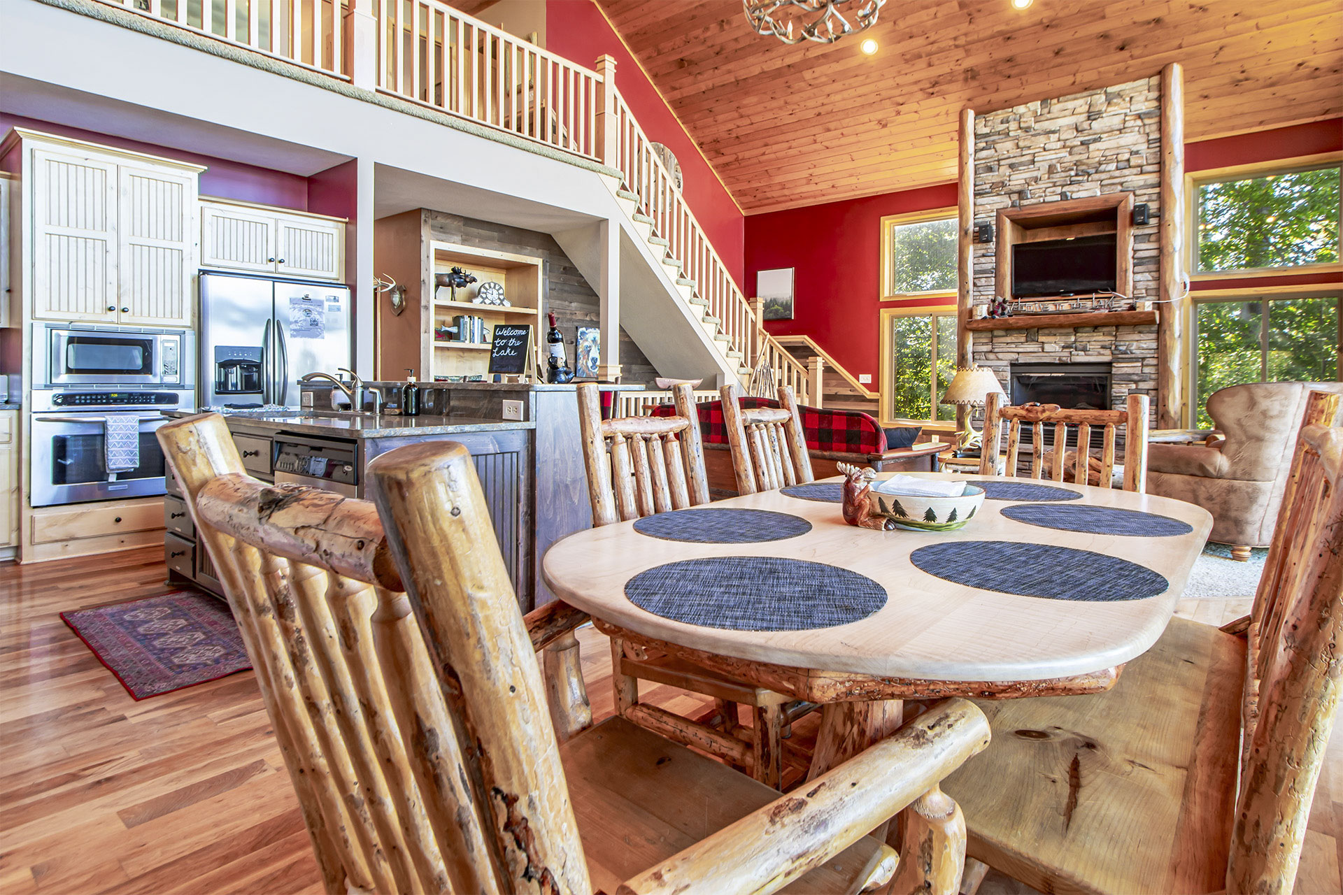 Northern Waters Lodge - Kitchen Dining Area - p10
