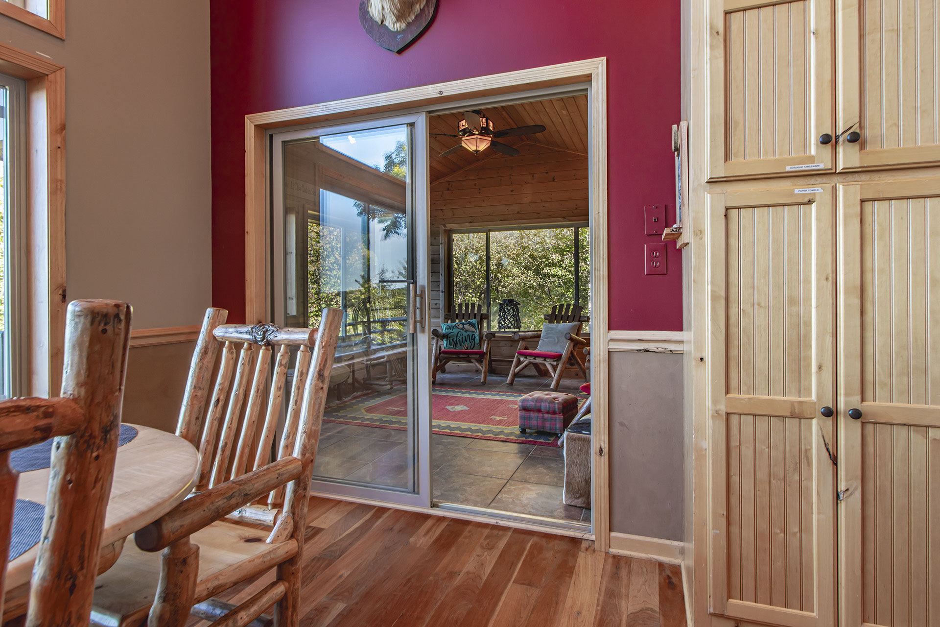 Northern Waters Lodge - Sunroom - p01