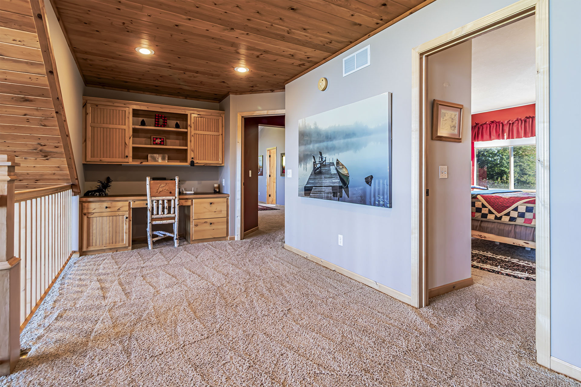 Northern Waters Lodge - Upper Floor Landing - p01